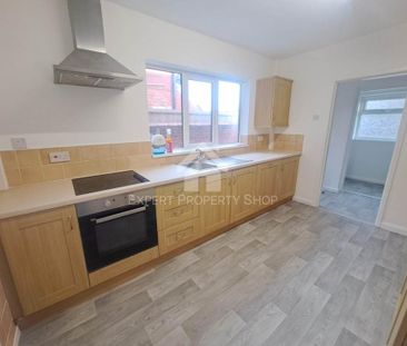 3 bedroom semi-detached house to rent - Photo 3