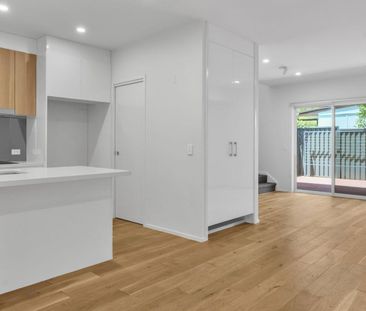 Modern 3 Bedroom Townhouse - Photo 1