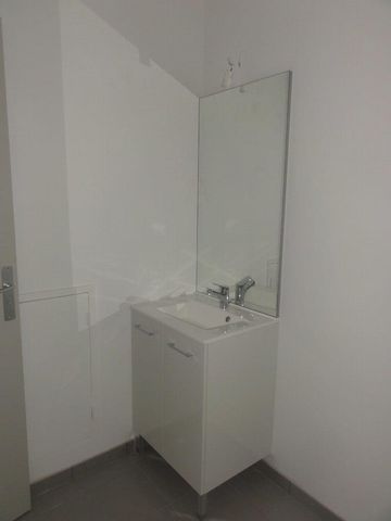Location Appartement 2 pièces 43m² LE CREUSOT 71200 - Photo 4