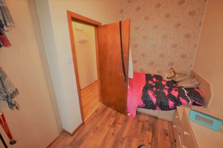 6 bedroom Flat in Hollybank, Leeds - Photo 5