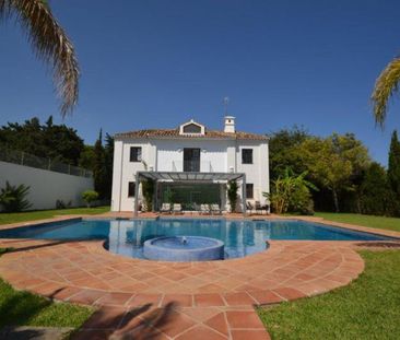 Detached Villa · Guadalmina Baja - Photo 1