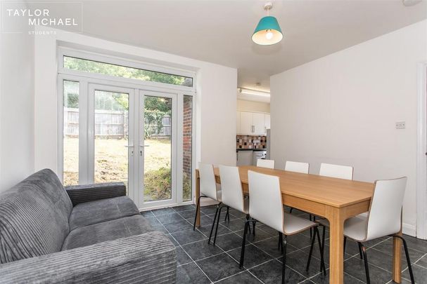 6 bedroom detached house to rent - Photo 1