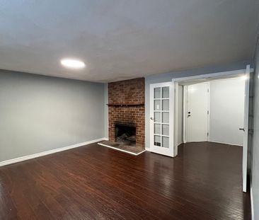For Lease - 17 Dobbin Road Unit# Main, Toronto, Ontario - Photo 1