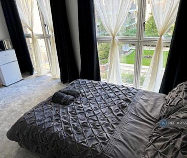 1 bedroom in a house share to rent - Photo 4