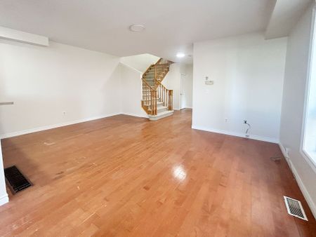 For Lease - 3342 Fountain Park Avenue, Mississauga, Ontario - Photo 2