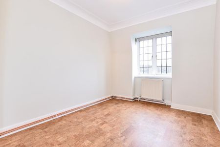 3 bedroom flat to rent - Photo 3