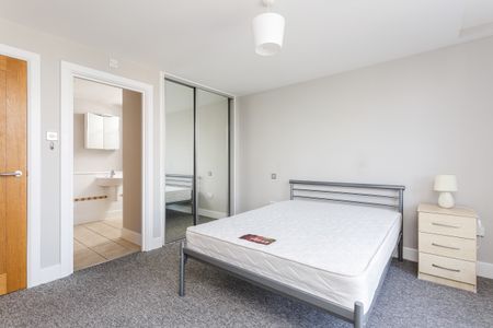 2 bedroom apartment to rent Centurion Court, The Canalside, Gunwharf Quays, Portsmouth, PO1 - Photo 4