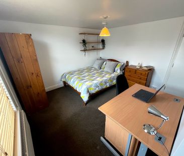 2 Bedrooms, 27 Carmelite Road – Student Accommodation Coventry - Photo 1