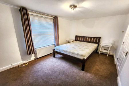 3 bedroom house of multiple occupation to rent - Photo 4