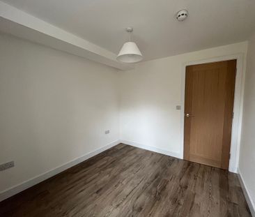 Dove Bank, Uttoxeter - Photo 2