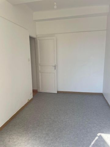 Location Appartement 3 pièces 60m² LES ARCS 83460 - Photo 3