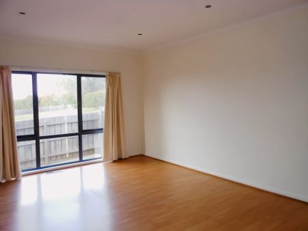 4 Bed, 2 Bath - Photo 2