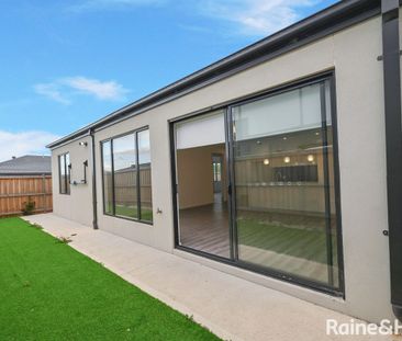 Modern Family Living in a Growing Sunbury Location - Photo 3