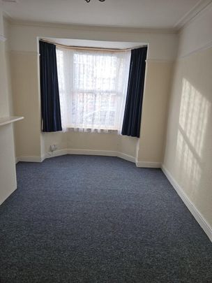 105 Kingsland Avenue, Coventry - Photo 1