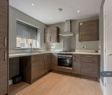 3 bedroom semi-detached house to rent - Photo 5
