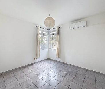 Location Appartement 2 pièces 41m² REMIRE MONTJOLY 97354 - Photo 4