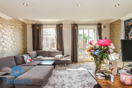 2 bed Penthouse for Rent - Photo 2