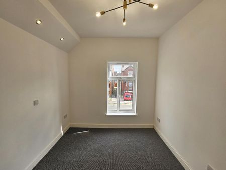 4 bedroom terraced house to rent - Photo 5
