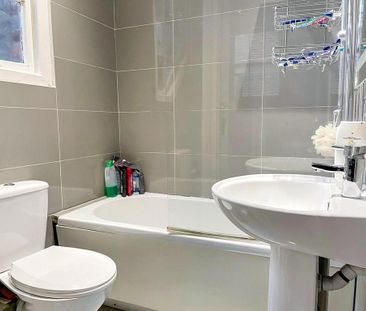 1 bedroom in a house share to rent - Photo 4