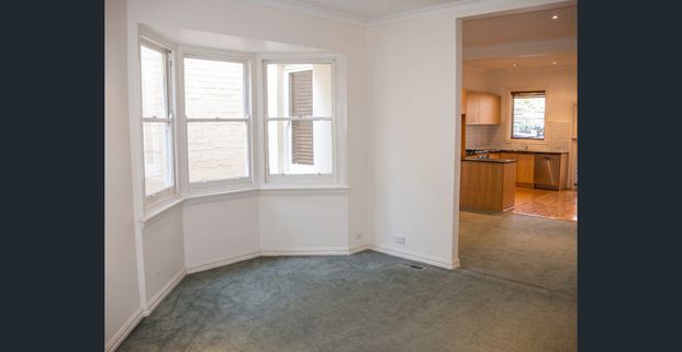 Two-Bedroom Apartment Moments from Albert Park Lake - Photo 1