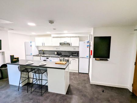 1 bedroom in a house share to rent - Photo 4