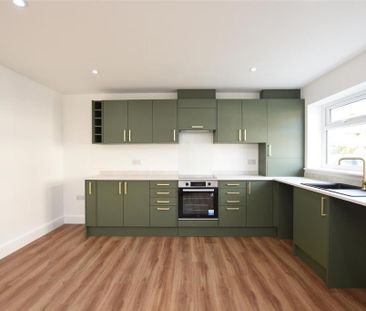 3 bedroom end of terrace house to rent - Photo 4