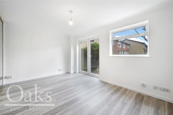 4 bedroom end of terrace house to rent - Photo 1