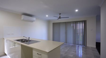 Modern 4 bedroom home with Air con. - Photo 3