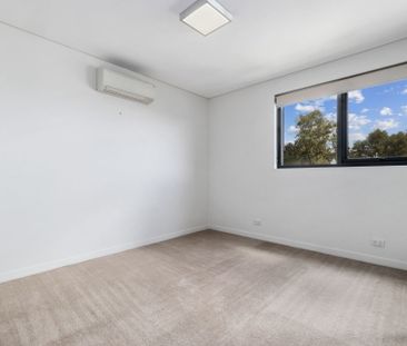 Large 2-bedroom corner apartment, in the heart of Belconnen - Photo 3