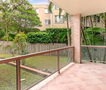 Modern and spacious close to beach - Photo 4