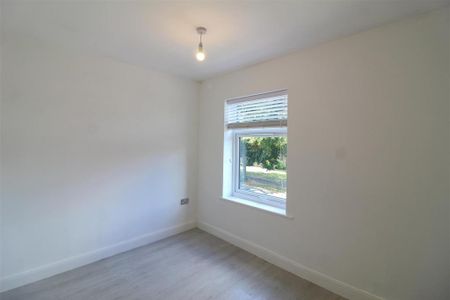 2 bedroom semi-detached house to rent - Photo 5