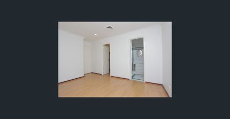 Family Oasis with Pool in Quiet Leeming Cul-de-Sac - Photo 2