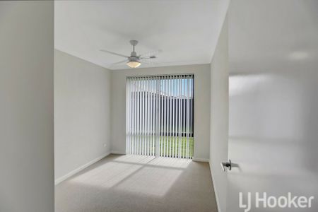 Large Stunning Family Home - Sought After Estate - Photo 4