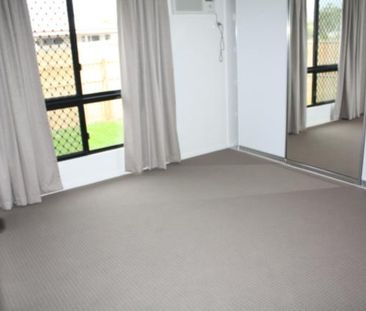 Light Filled Family Home, Quiet Street, Spacious Living and Private... - Photo 2