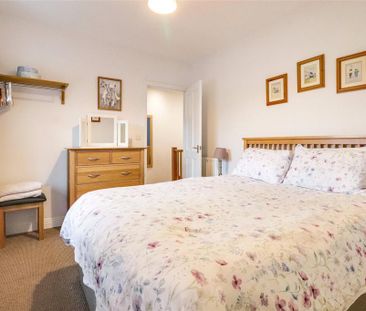 2 bedroom end of terrace house to rent - Photo 4