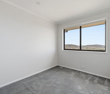 Lovely Home with Extra Room - Photo 5