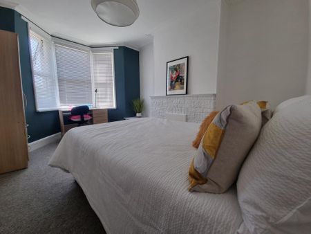 5 bedroom terraced house to rent - Photo 4