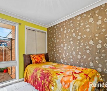 LOCATION IS THE KEY! LOVELY 2 BEDROOM VILLA IN INGLEBURN FOR LEASE! - Photo 4