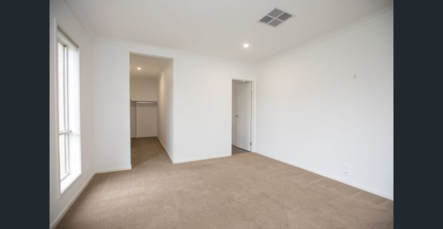 STUNNING STONEHILL - Photo 1