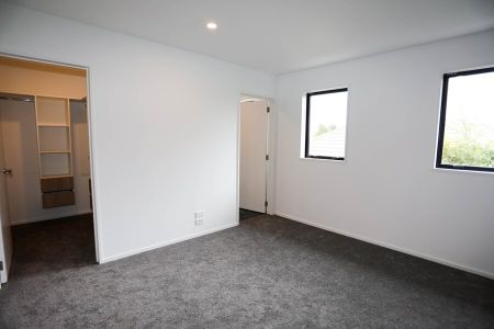 RICCARTON – 3 BEDROOM, 2 BATHROOM & SINGLE GARAGE - Photo 3