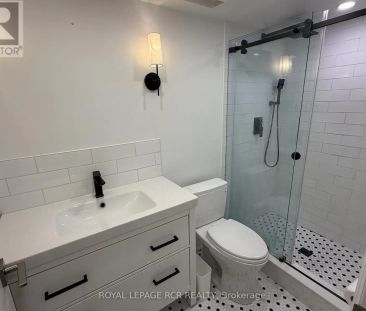 86 ROXBOROUGH ROAD - Photo 1