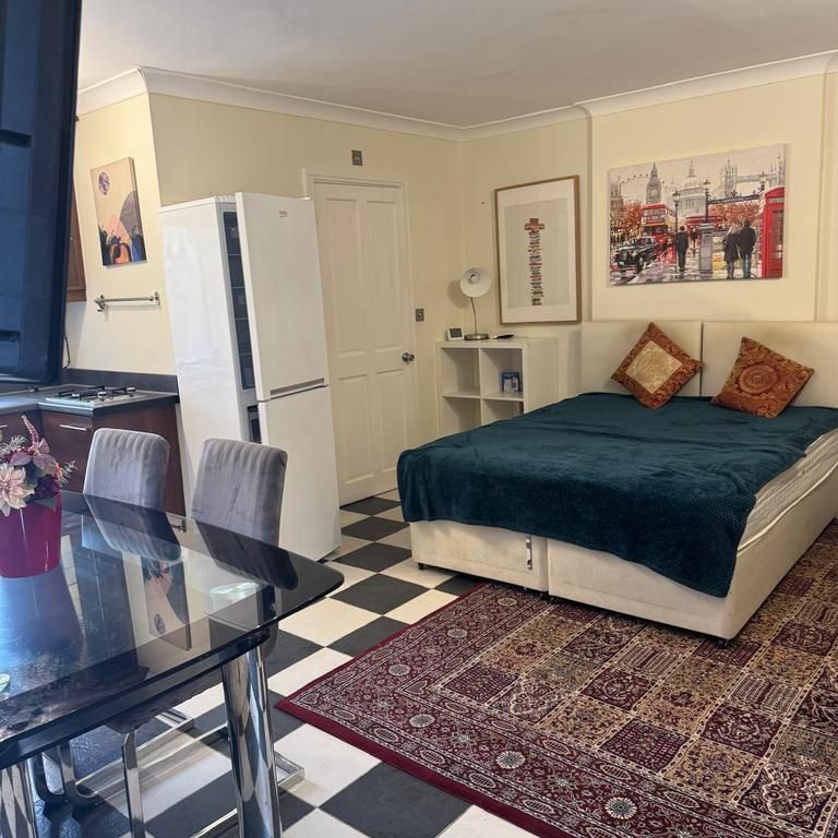 Studio to rent - Photo 1