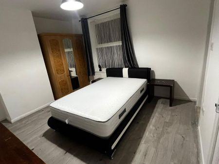 1 bedroom in a house share to rent - Photo 4