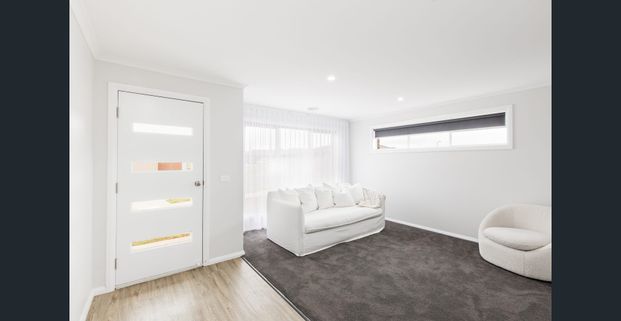 Beautifully Presented Home With Spacious Enclosed Yard - Photo 1