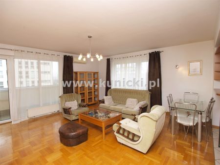 Warszawa, Mokotów, Metro Wilanowska - Photo 2