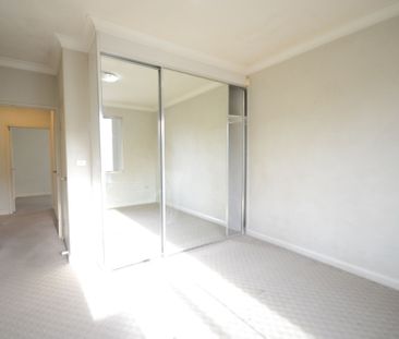 2 Bedroom Apartment in Handy Location&excl; - Photo 1