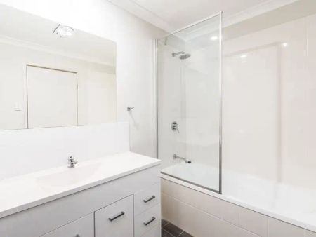 “Top Quality Townhouse Available - $500 Per Week Increasing to $625 Per Week on 02/07/2026” - Photo 2