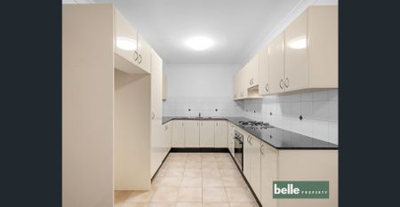 Spacious Two Bedroom Apartment bathed in natural sunlight - Photo 4