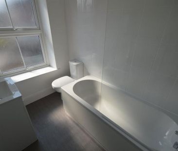 2 bedroom semi-detached house to rent - Photo 4