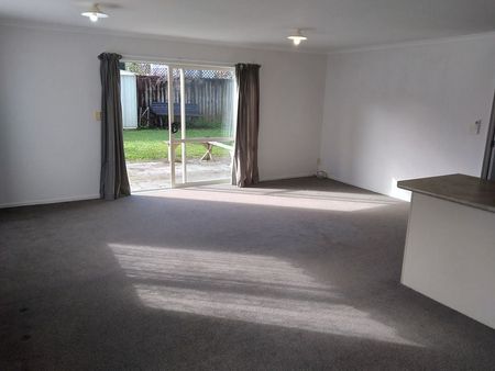 3 Bedroom 1 Bathroom Pet friendly in Manurewa - Photo 2